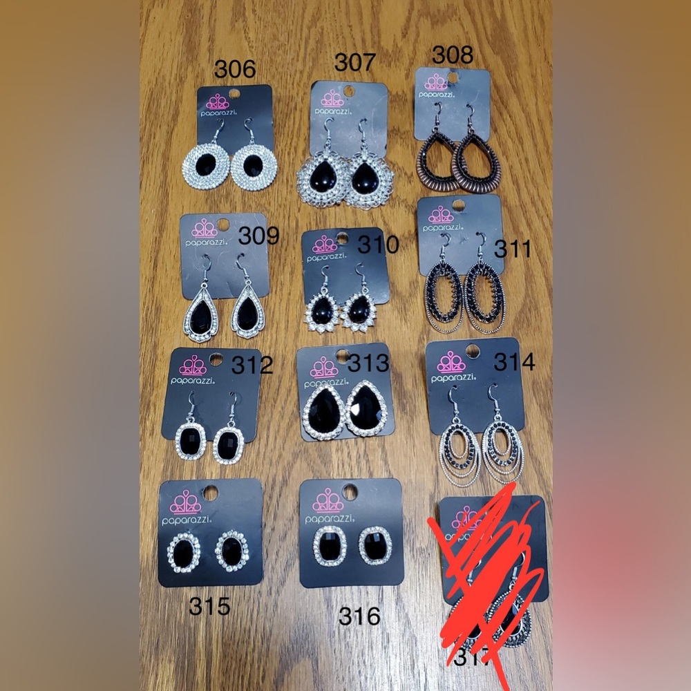 25 Black Earrings
